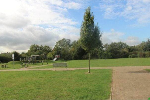 Image 2:4 bedroom Semi-detached house to rent