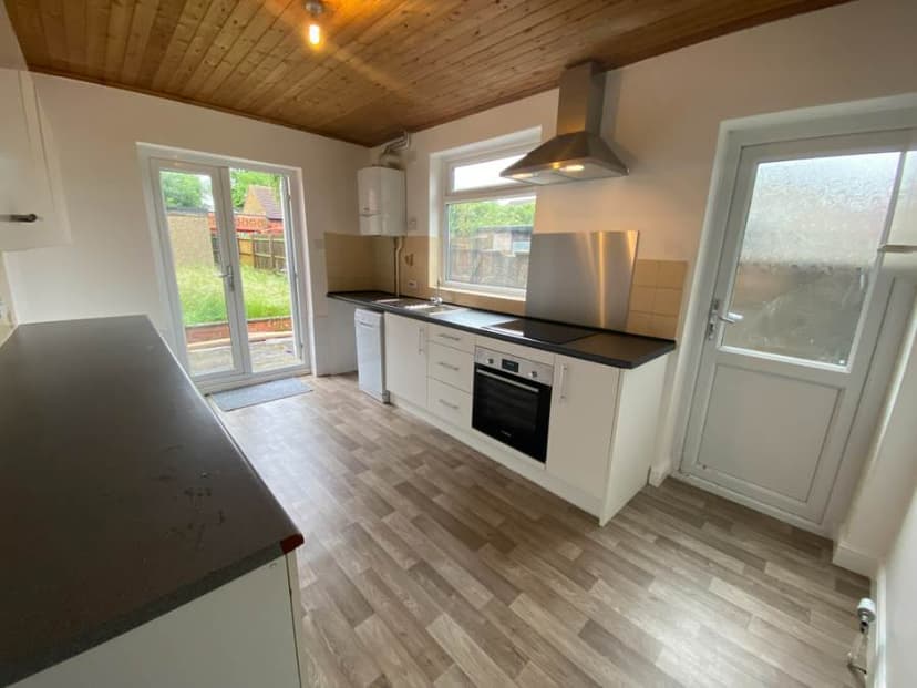 Image 2:3 bedroom End-of-terrace house to rent