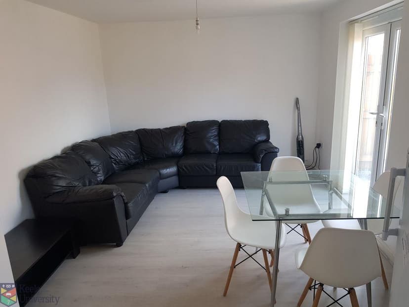 Image 2:4 bedroom Detached house to rent