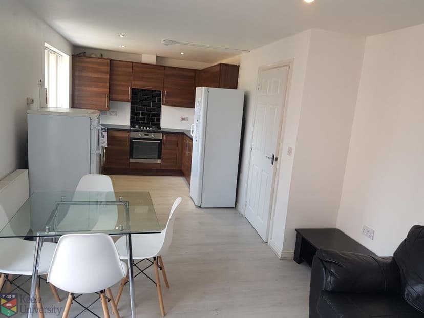 Image 1:4 bedroom Detached house to rent