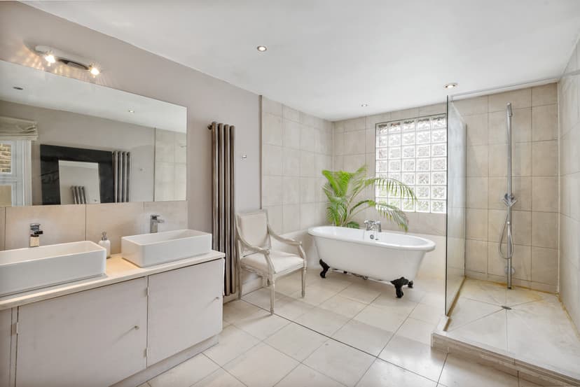 Image 2:4 bedroom Terraced house to rent