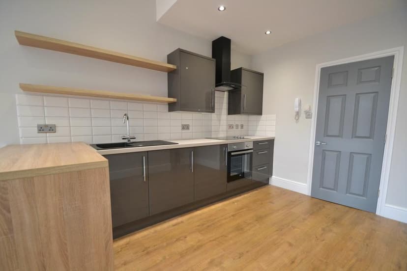 Image 1:1 bedroom Apartment or flat to rent