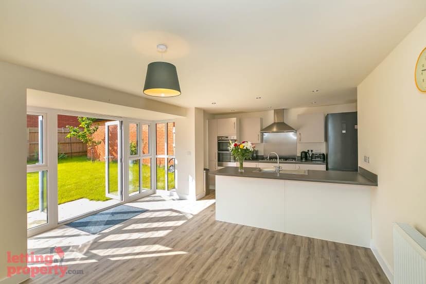 Image 1:4 bedroom Detached house to rent