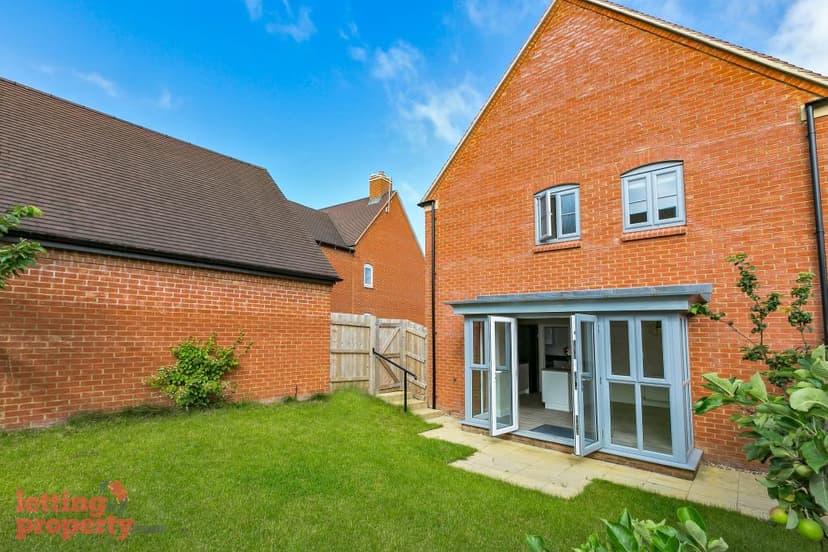 Image 2:4 bedroom Detached house to rent