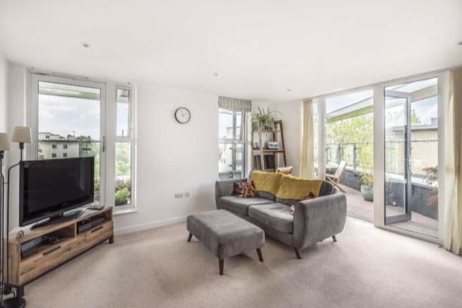 Image 1:1 bedroom Apartment or flat to rent