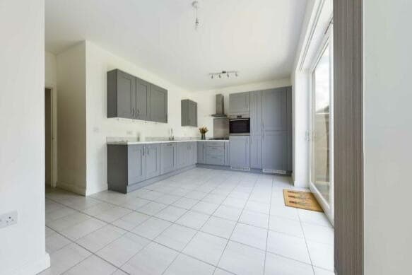 Image 2:4 bedroom Detached house to rent