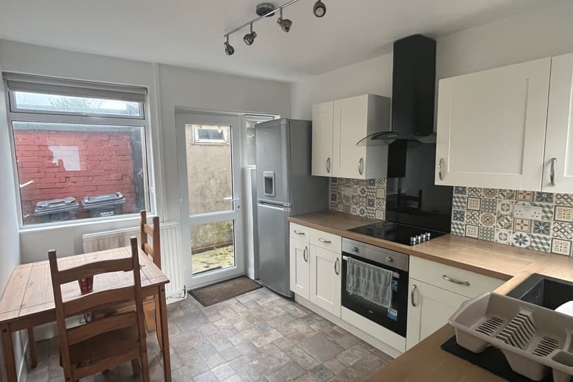 Image 1:2 bedroom Link-detached house to rent