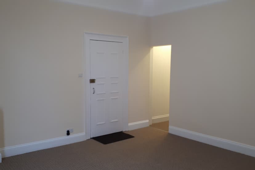 Image 1:1 bedroom Ground floor flat to rent