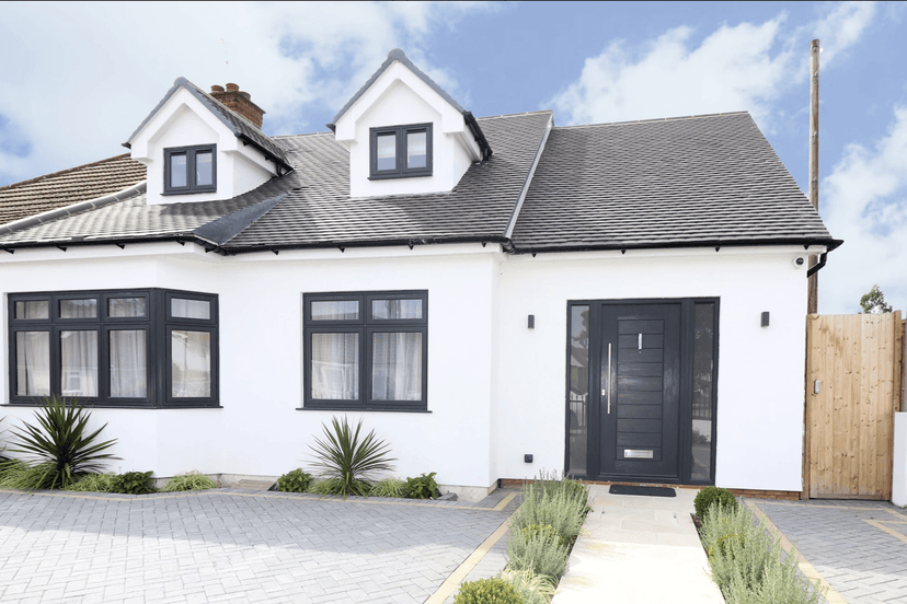 Image 1:5 bedroom Semi-detached bungalow to rent