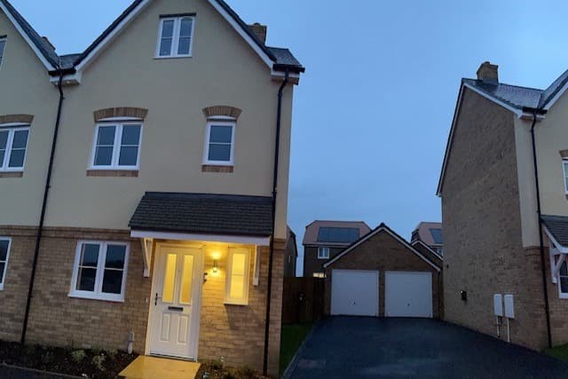 Image 1:4 bedroom Semi-detached house to rent