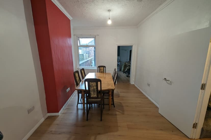 Image 1:3 bedroom Semi-detached house to rent