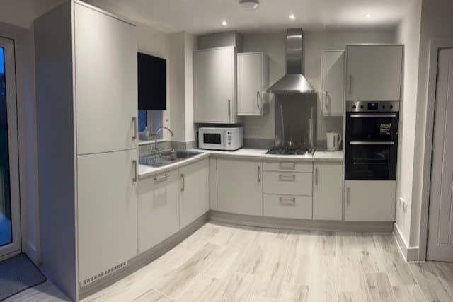 Image 2:4 bedroom Semi-detached house to rent