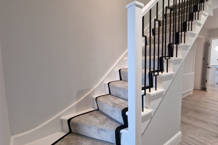 Image 2:5 bedroom Semi-detached bungalow to rent