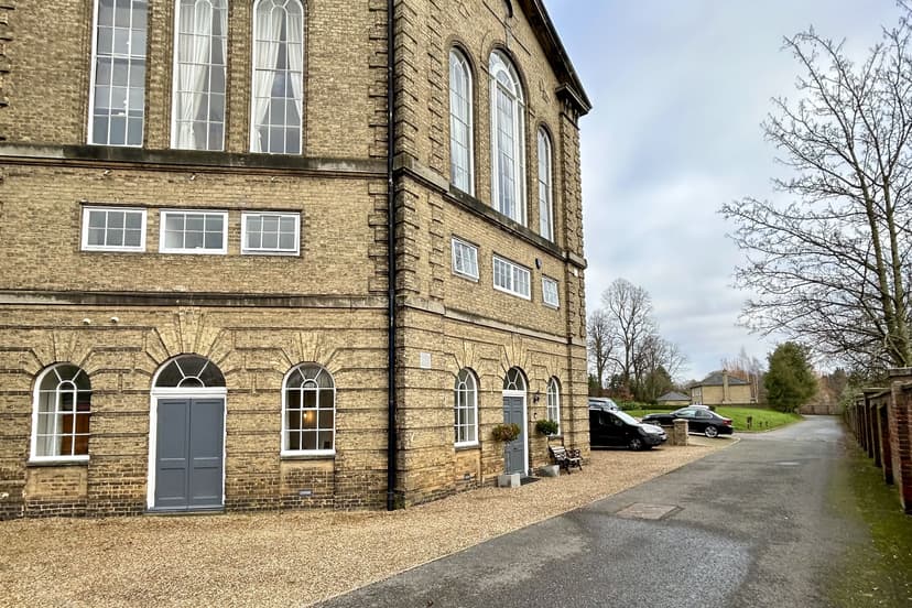 Image 1:1 bedroom Apartment or flat to rent