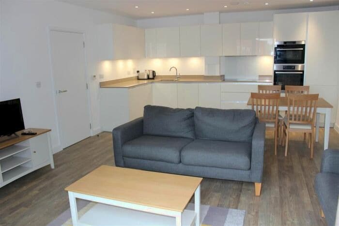 Image 3:2 bedroom Flat to rent