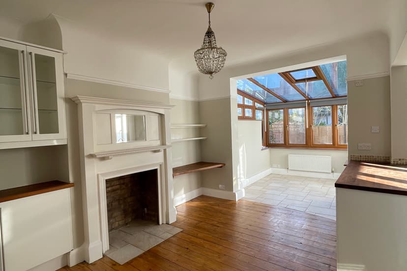 Image 2:4 bedroom Terraced house to rent