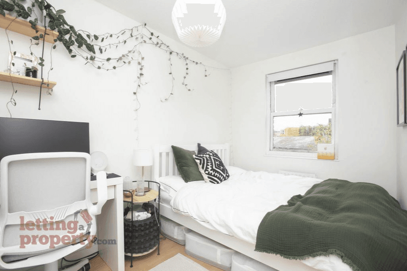 Image 2:4 bedroom End-of-terrace house to rent