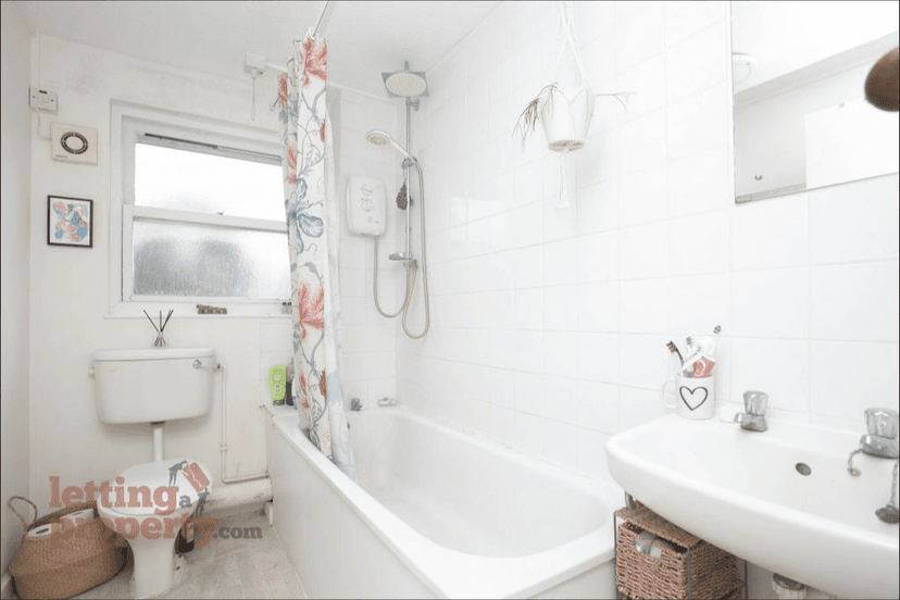 Image 1:4 bedroom End-of-terrace house to rent