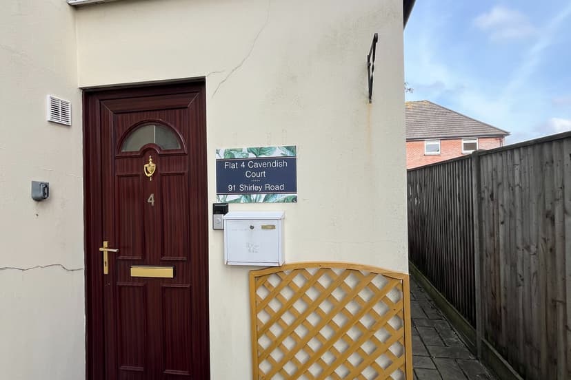 Image 1:1 bedroom Apartment or flat to rent