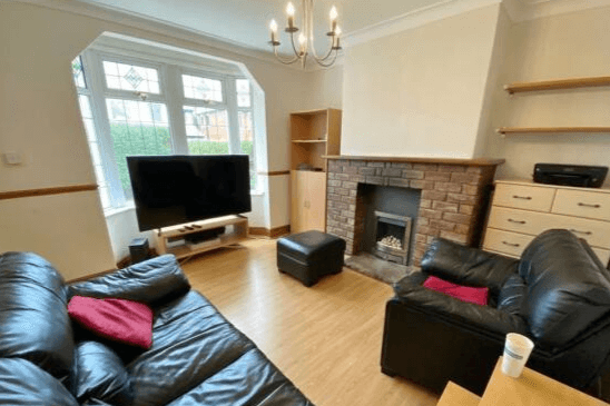 Image 2:4 bedroom Semi-detached house to rent