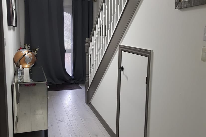 Image 2:5 bedroom Townhouse to rent