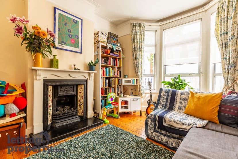 Image 2:2 bedroom Maisonette to rent