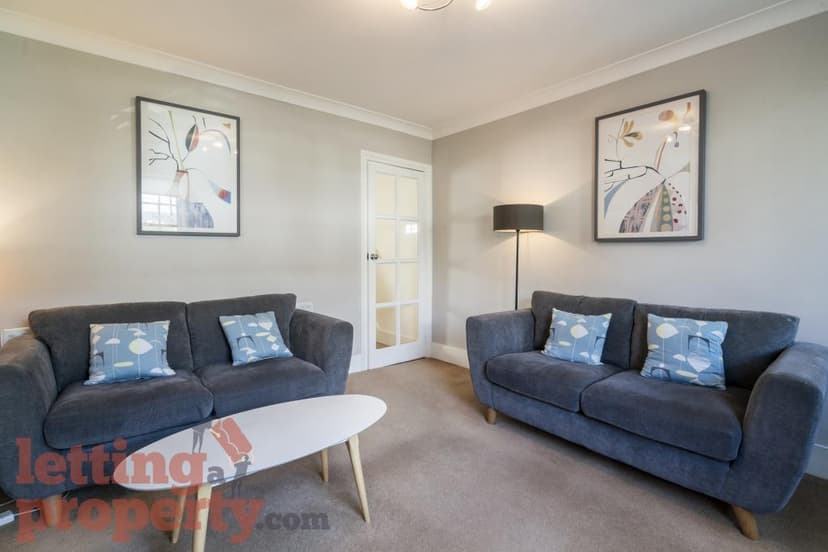 Image 2:3 bedroom End-of-terrace house to rent