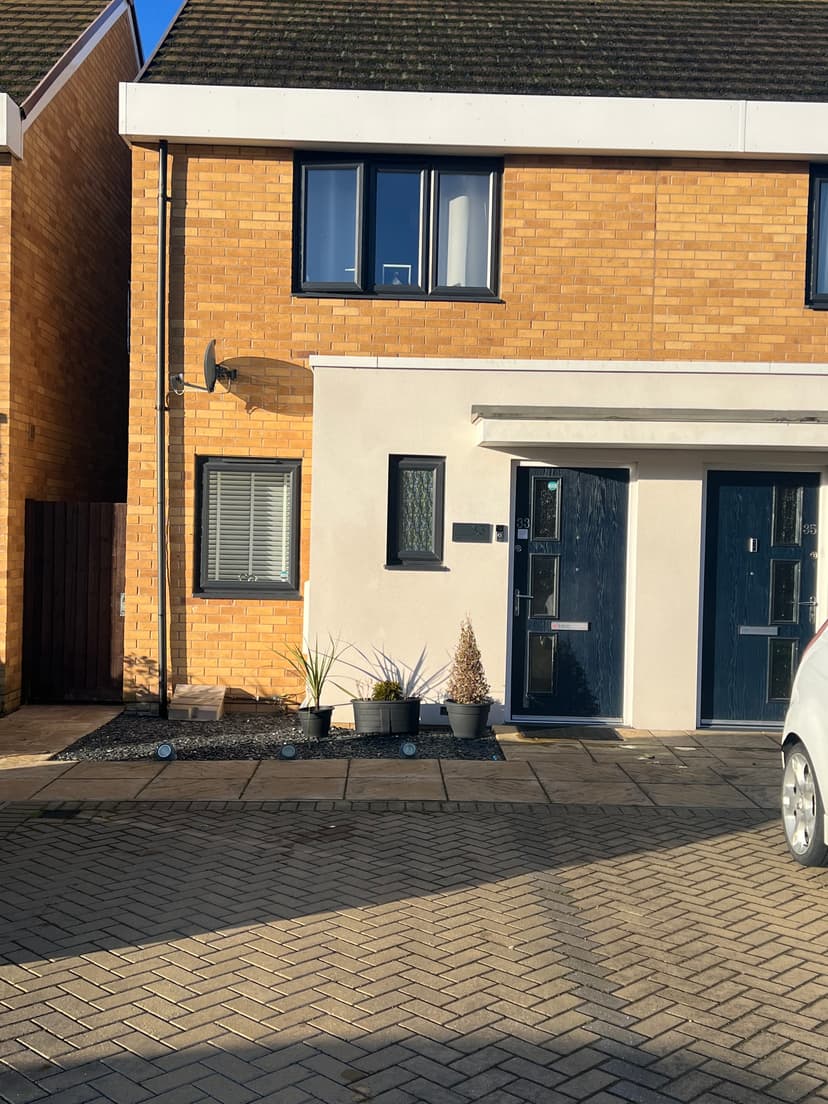 Image 1:2 bedroom Semi-detached house to rent