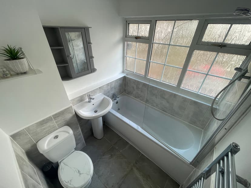 Image 3:3 bedroom End-of-terrace house to rent