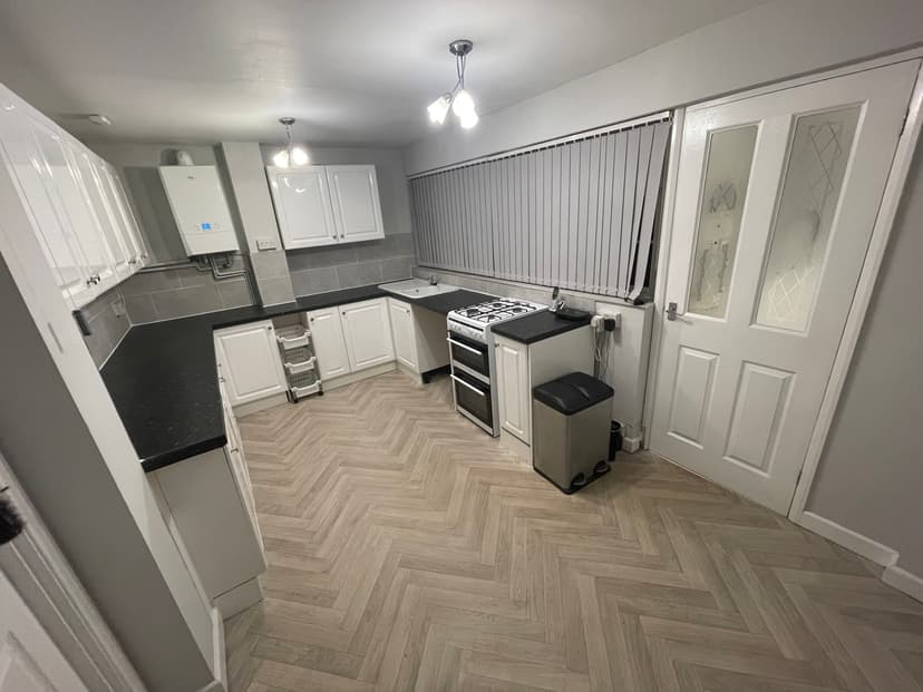 Image 2:3 bedroom End-of-terrace house to rent