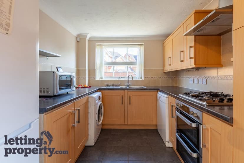 Image 2:4 bedroom Detached house to rent