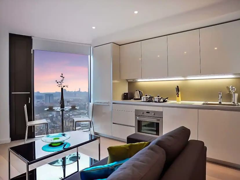 Image 1: Studio Flat to rent