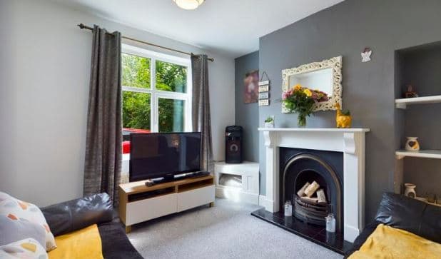 Image 2:2 bedroom End-of-terrace house to rent