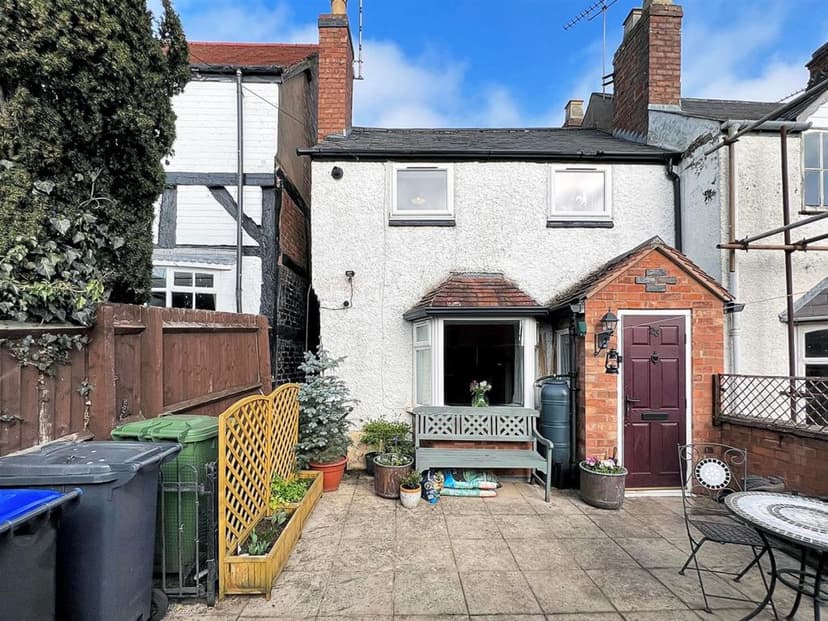 Image 1:2 bedroom End-of-terrace house to rent