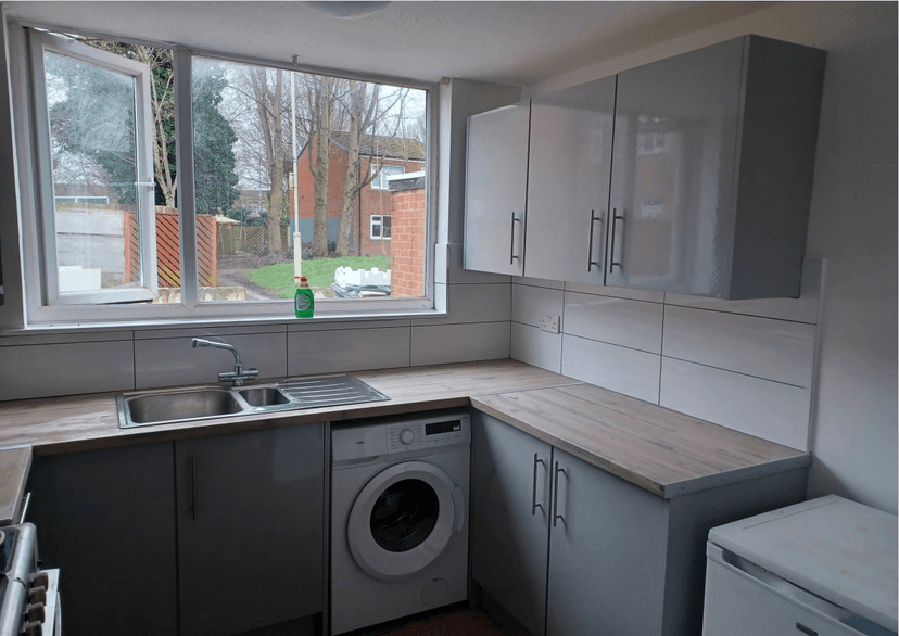 Image 2:4 bedroom End-of-terrace house to rent