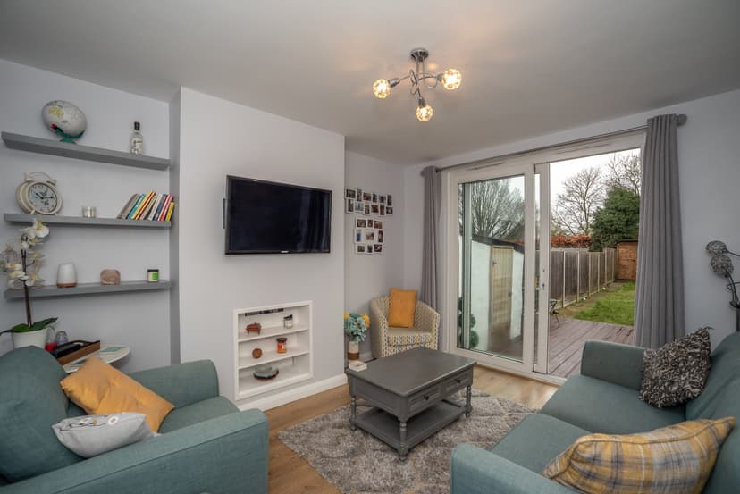 Image 2:2 bedroom Ground floor maisonette to rent