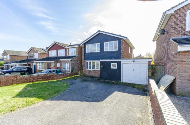 Image 1:4 bedroom Detached house to rent