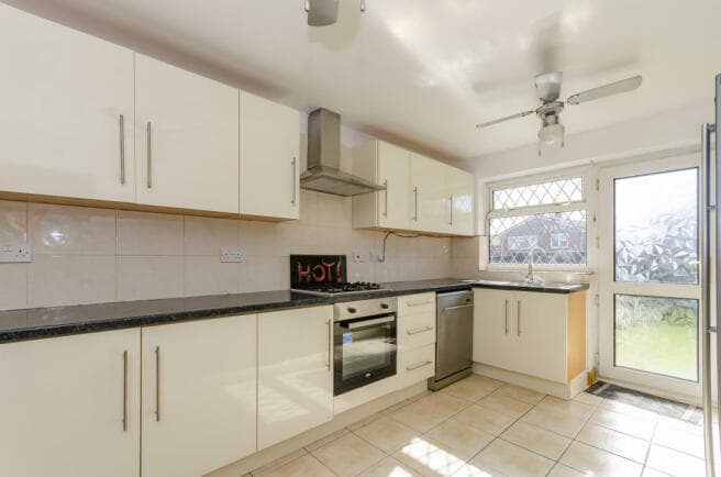 Image 3:4 bedroom Detached house to rent