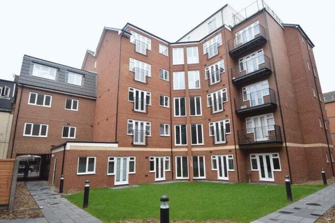 Image 1:1 bedroom Apartment or flat to rent