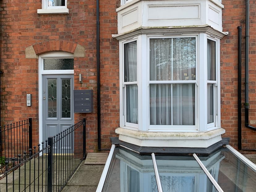 Image 1:1 bedroom Apartment or flat to rent