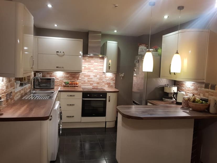 Image 2:3 bedroom Semi-detached house to rent