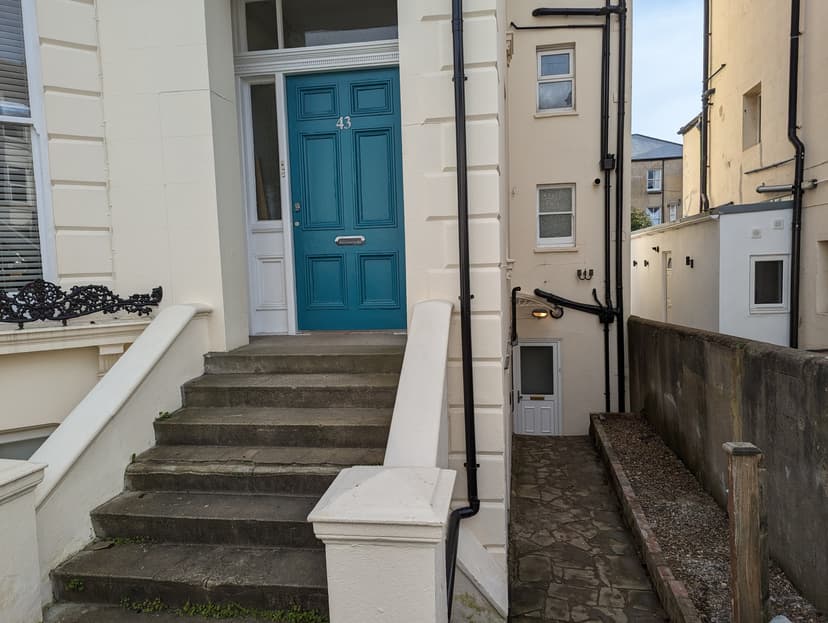 Image 1:3 bedroom Ground floor maisonette to rent