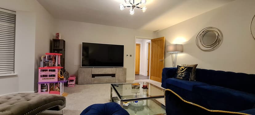 Image 2:4 bedroom Detached house to rent