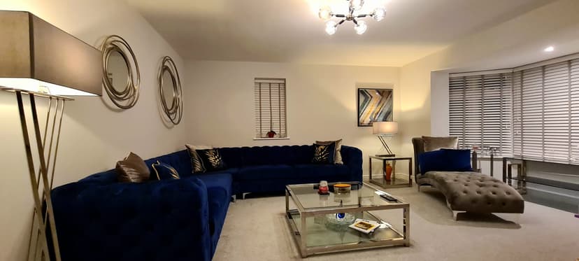 Image 1:4 bedroom Detached house to rent