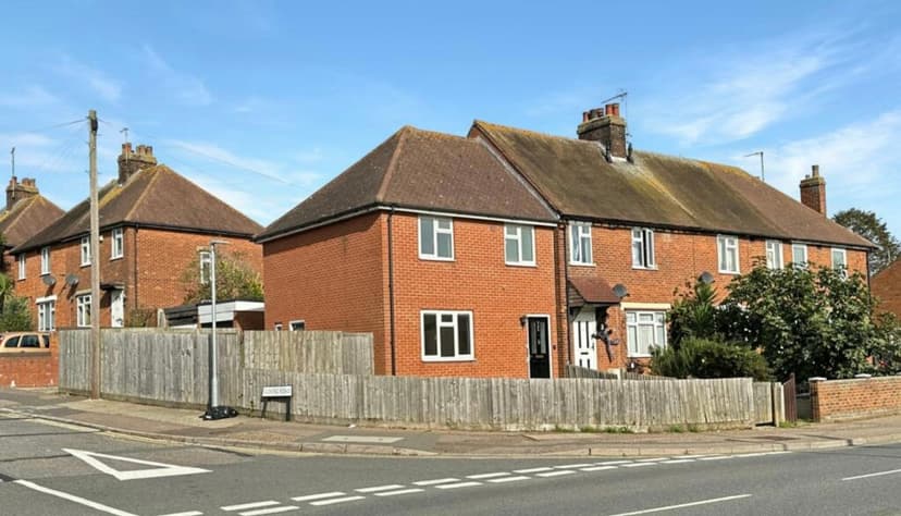 Image 2:3 bedroom End-of-terrace house to rent