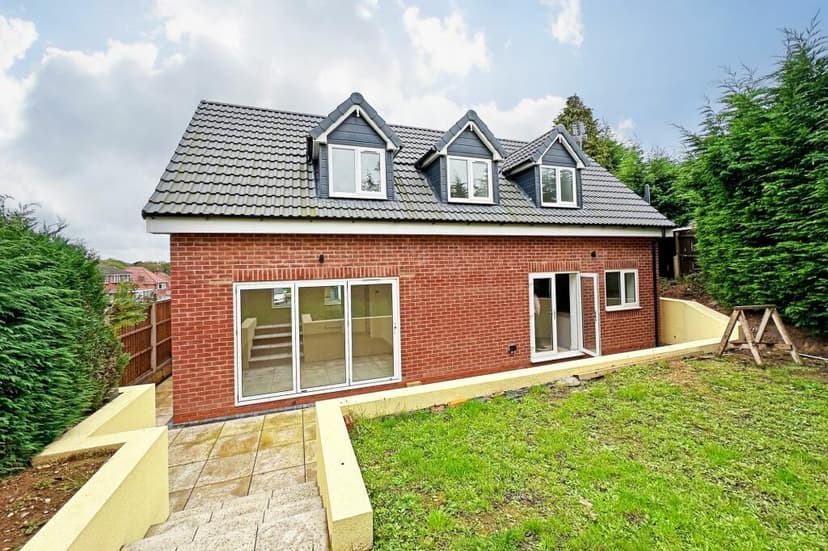 Image 3:4 bedroom Bungalow to rent