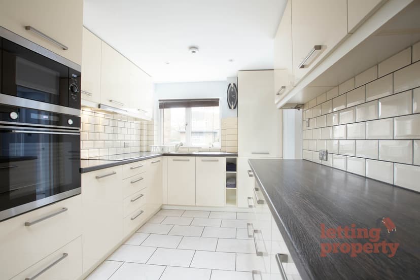 Image 3:4 bedroom Semi-detached house to rent