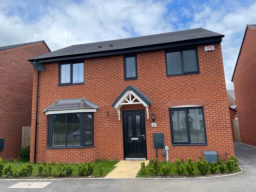 Image 2:4 bedroom Detached house to rent