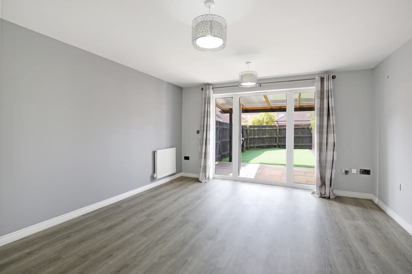 Image 2:4 bedroom Townhouse to rent