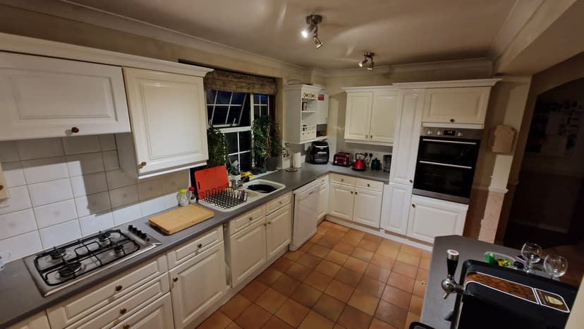 Image 2:4 bedroom Detached house to rent